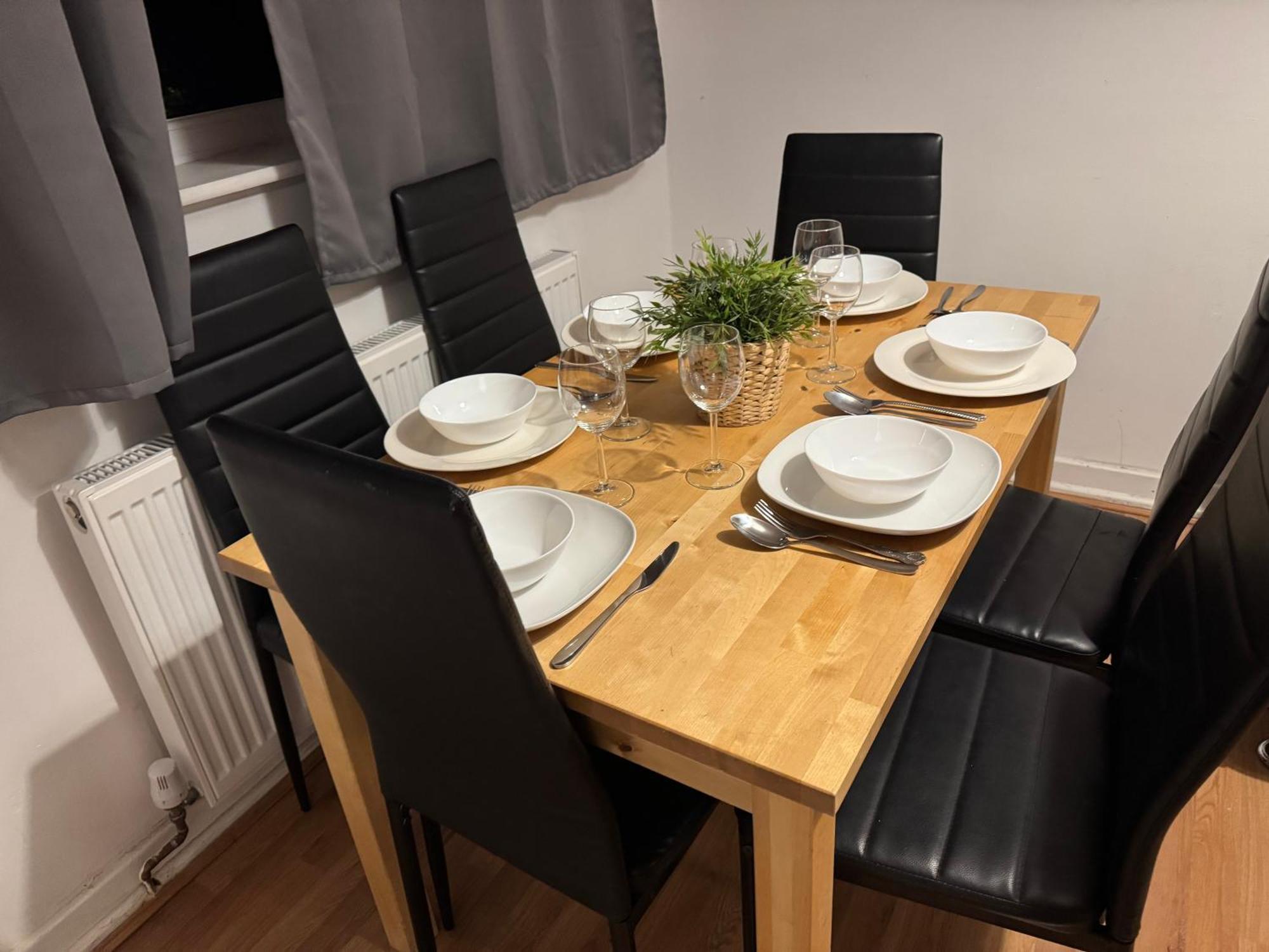 Apartment 4 Bedroom Sleeps 11 Walk To Etihad