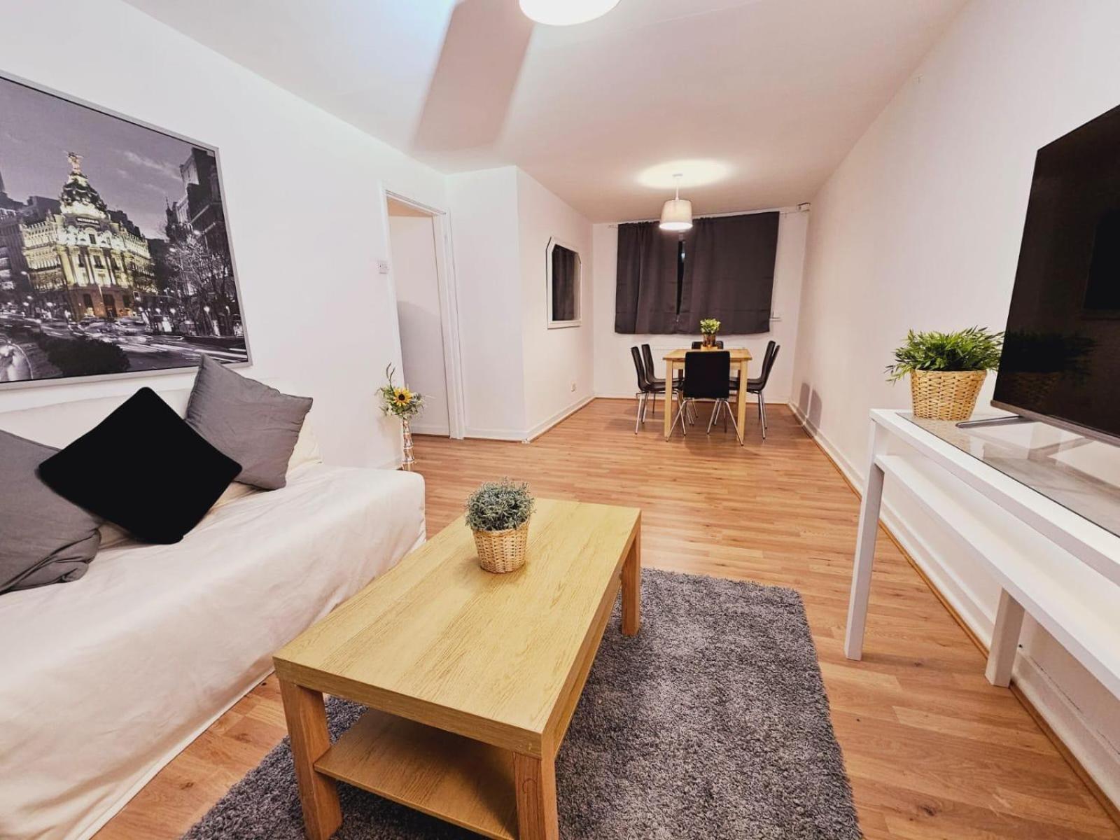 Apartment 4 Bedroom Sleeps 11 Walk To Etihad *