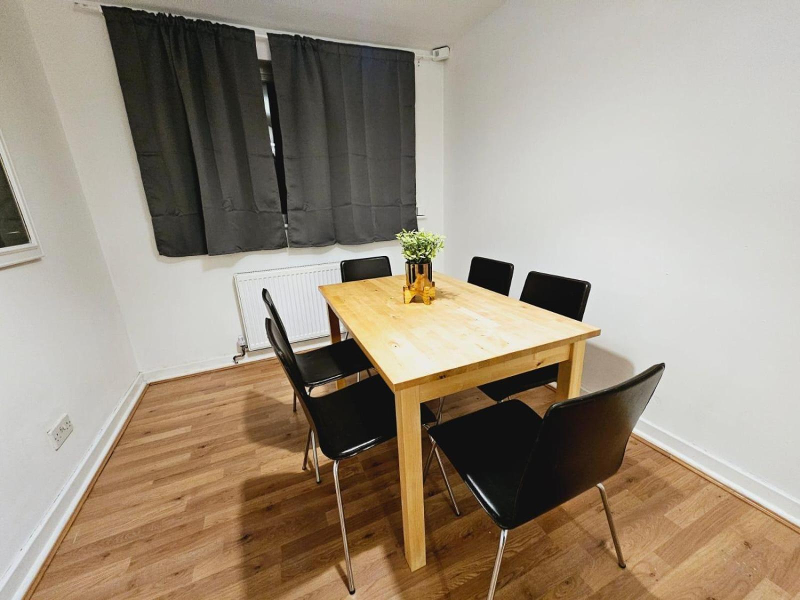 Apartment 4 Bedroom Sleeps 11 Walk To Etihad Manchester