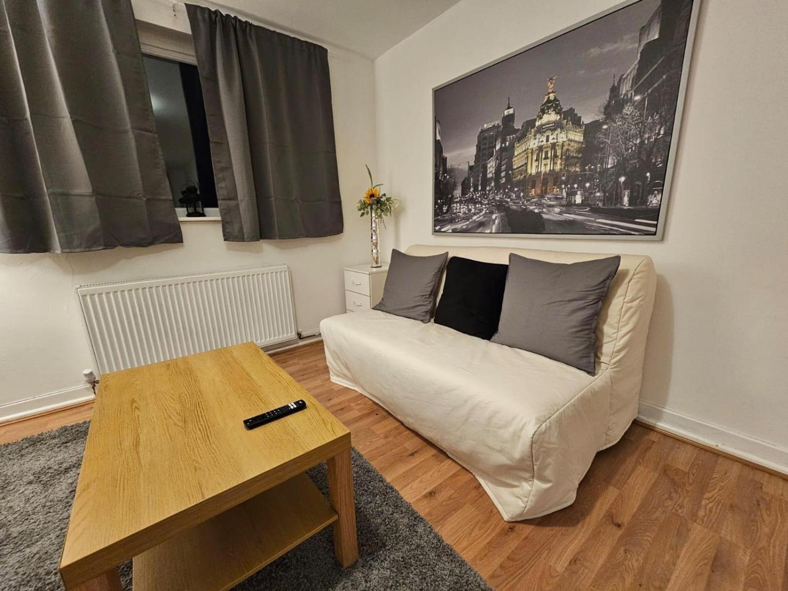 4 Bedroom Sleeps 11 Walk To Etihad *