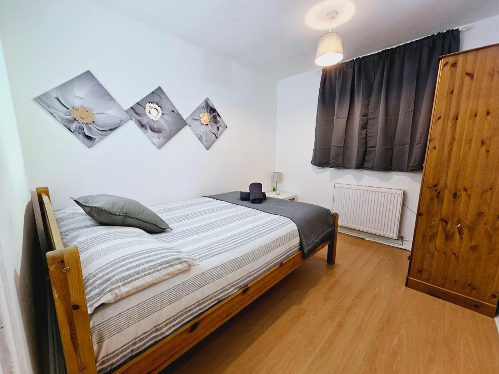 4 Bedroom Sleeps 11 Walk To Etihad Manchester